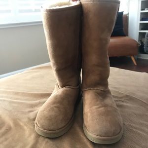 Almost new UGG Tall Boots. Amazing condition.